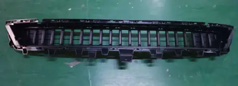 Нижняя решетка переднего бампера