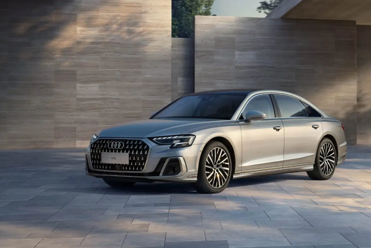Audi A8 (Ауди A8) из Китая под заказ — вид спереди в три четверти