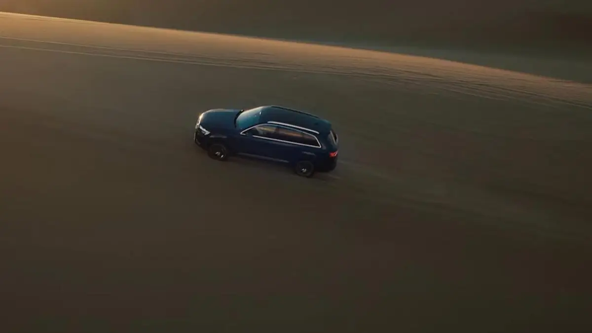 Audi Q7 (Ауди Q7) из Китая под заказ — Оснащение по версиям: матричный и лазерный свет