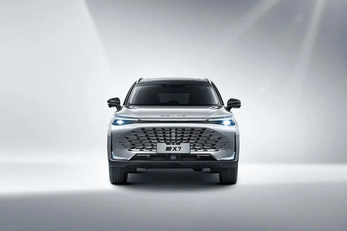 BAIC X7 из Китая под заказ — Двигатель 1.5T на 188 л.с. и передний привод