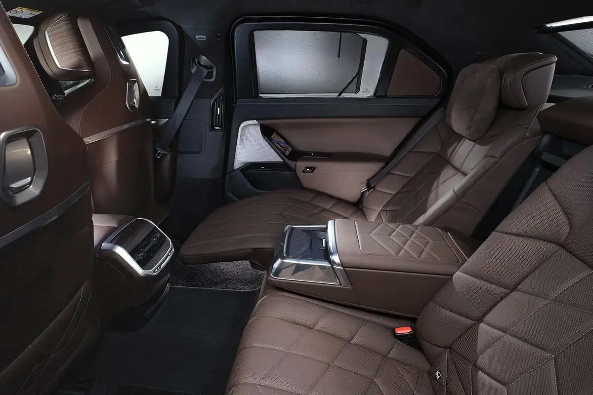 BMW 7 серии из Китая под заказ — кожаная отделка передних кресел