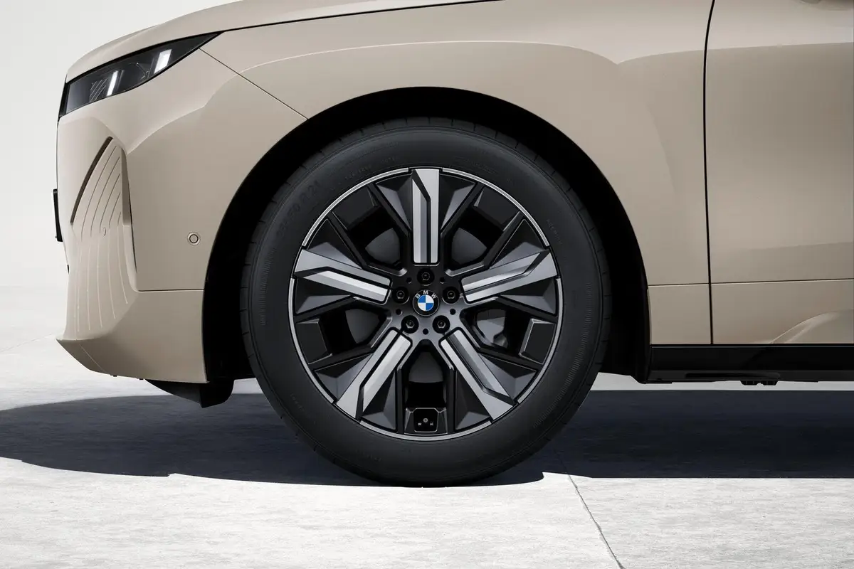 BMW iX из Китая под заказ — колесо с литым диском