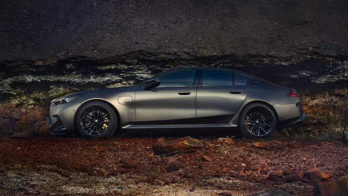 BMW M5 G90 (БМВ M5 G90) из Китая под заказ — Битурбо V8 4,4 плюс электромотор