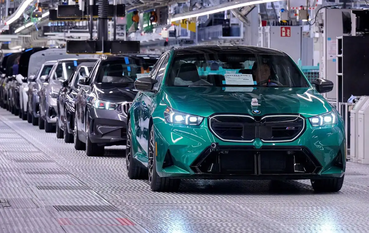 BMW M5 G90 (БМВ M5 G90) из Китая под заказ — на заводе в Дингольфинге