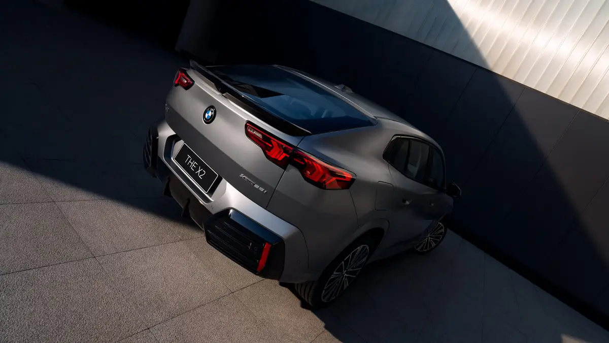 BMW X2 (БМВ X2) из Китая под заказ — Комплектация sDrive25i M «Базовая»: что есть с завода