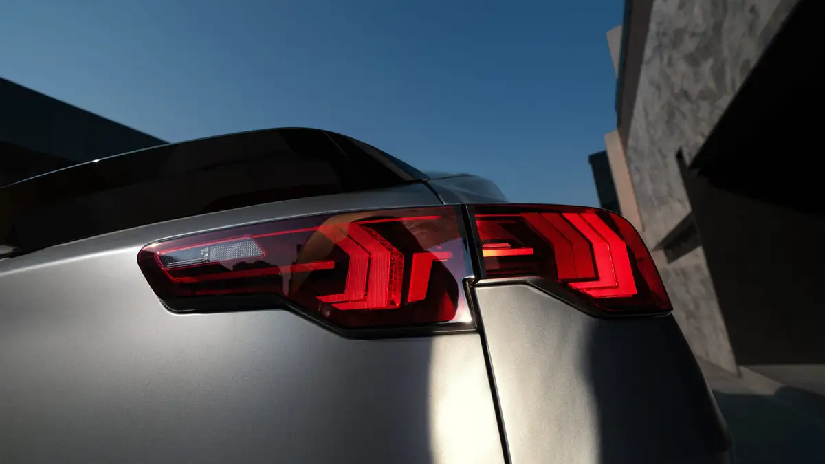 BMW X2 (БМВ X2) из Китая под заказ — Комплектация xDrive25i M «Комфорт» с пакетом Night