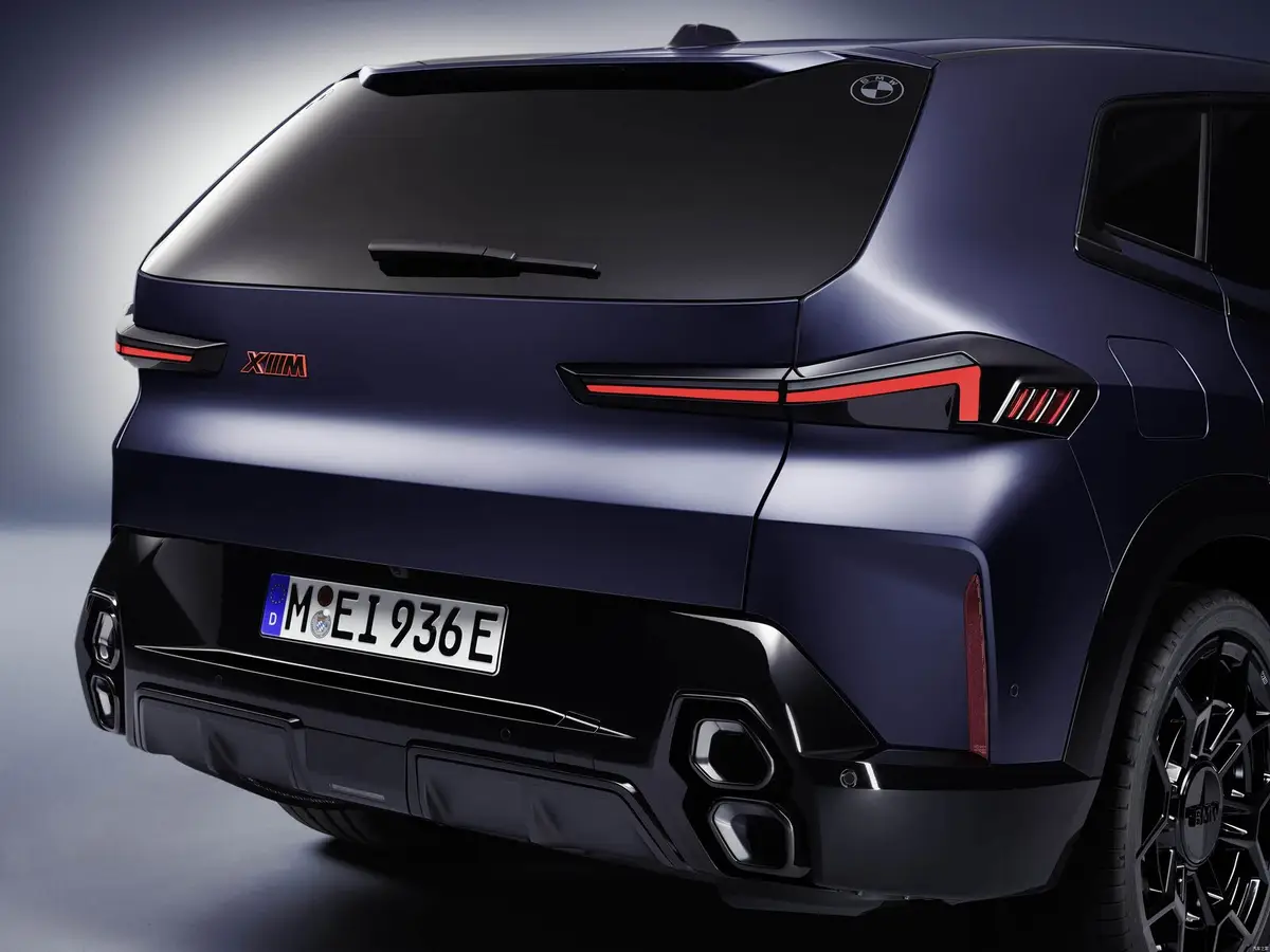 BMW XM (БМВ XM) из Китая под заказ — Салон, экраны и технологии XM