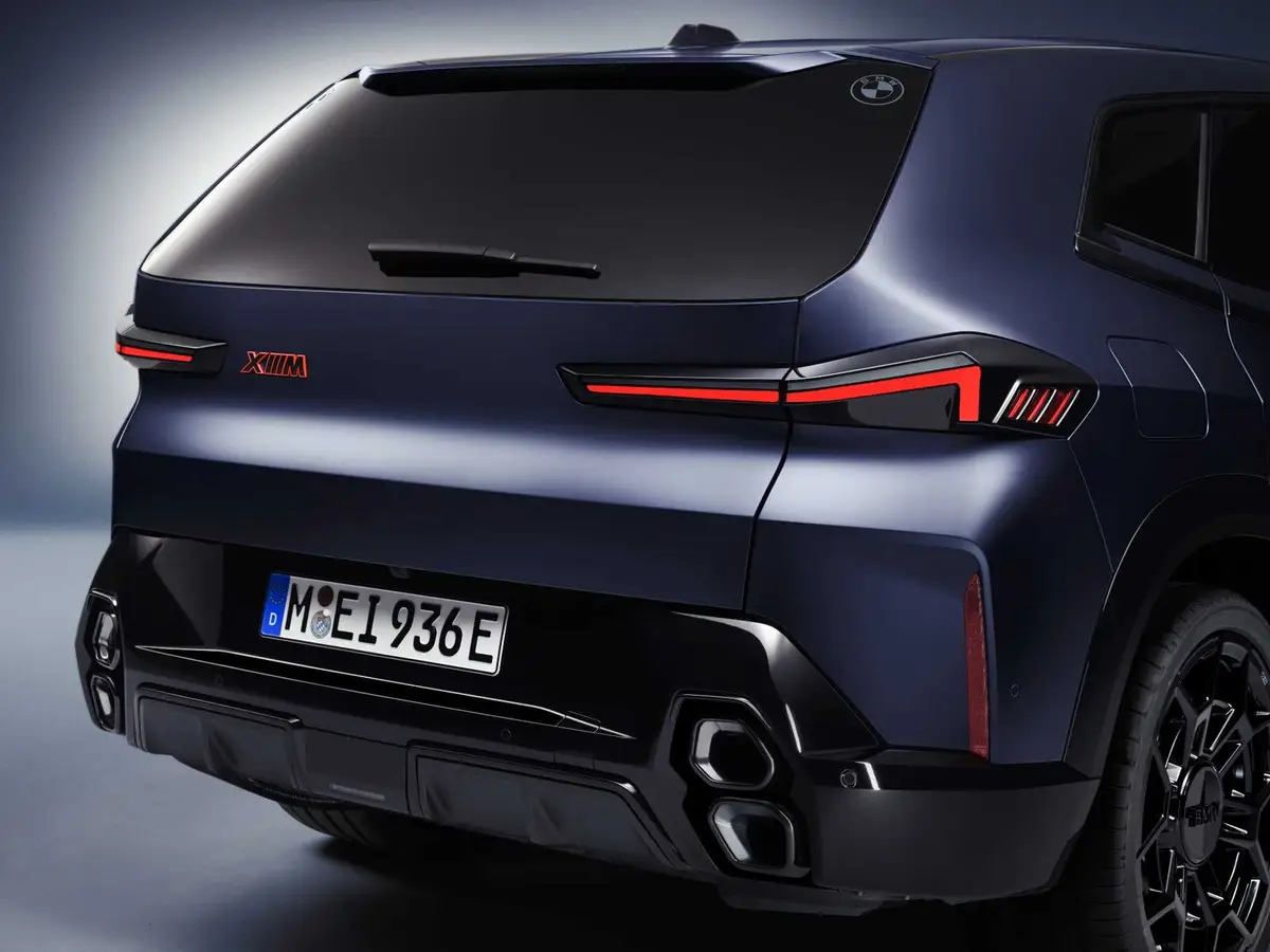 BMW XM (БМВ XM) из Китая под заказ — вид сзади сбоку