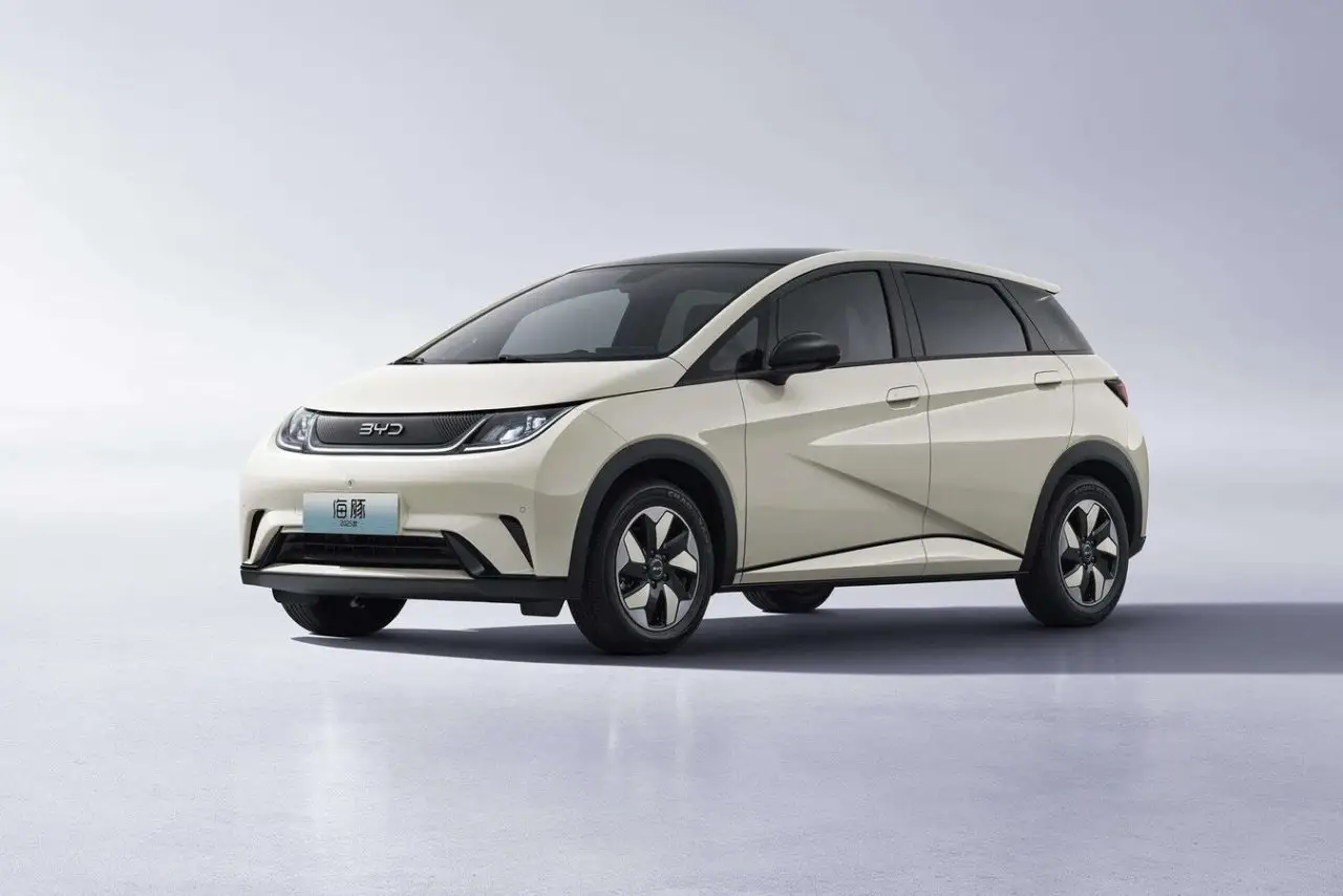 BYD Dolphin (БИД Долфин) из Китая под заказ — вид спереди в три четверти