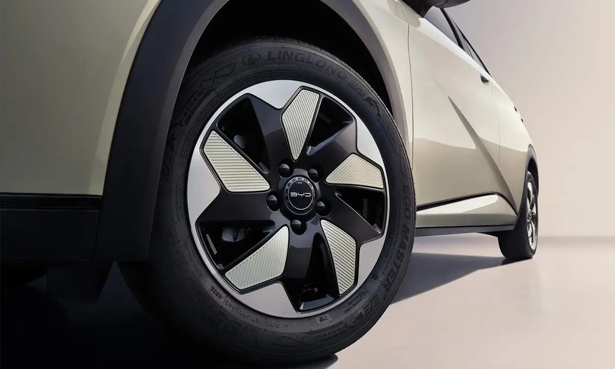 BYD Dolphin (БИД Долфин) из Китая под заказ — Как едет и паркуется BYD Dolphin: подвеска, тормоза и манёвры