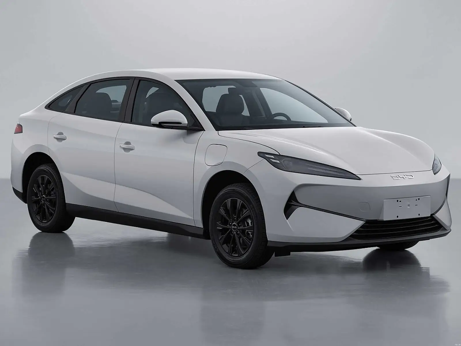 BYD E7