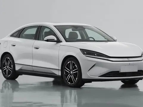 BYD Qin L DM-i и EV DM-i 128 км «Базовая»
