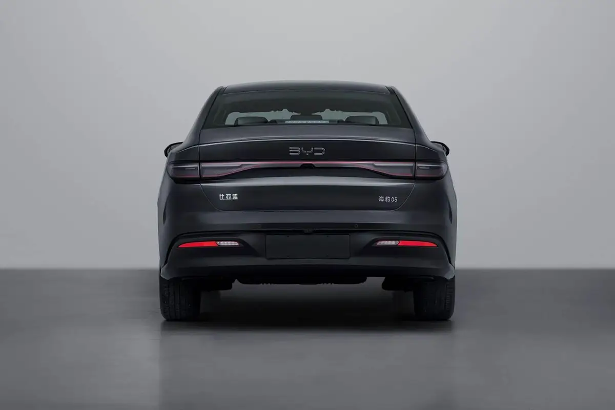 BYD Seal 05 (БИД Сеал 05) из Китая под заказ — Габариты BYD Seal 05: база 2718 мм и радиус разворота 5,5 м
