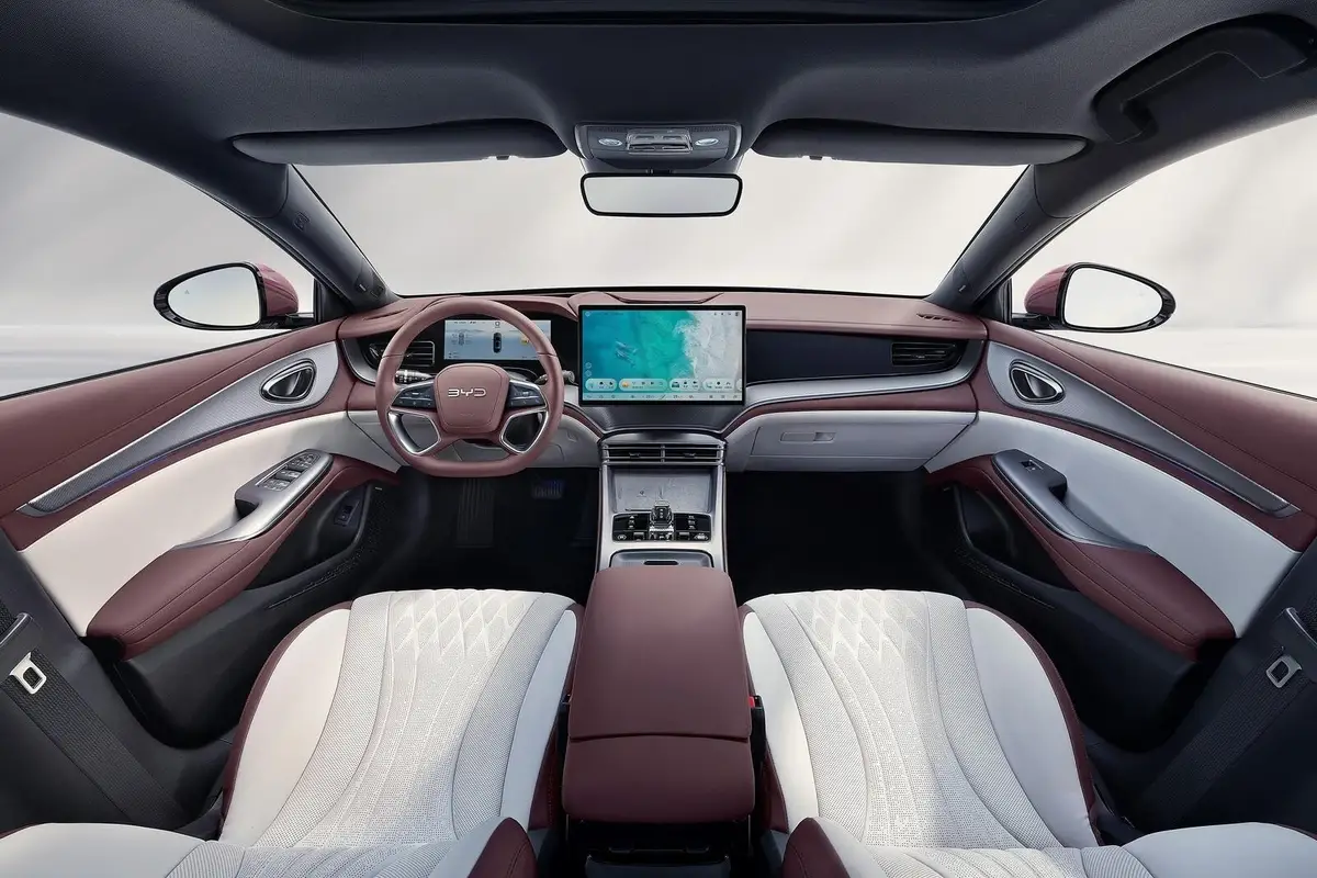 BYD Seal 07 из Китая под заказ — салон