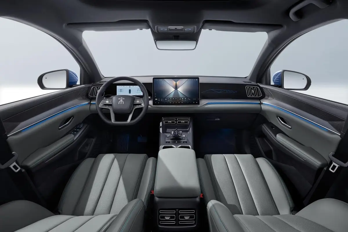 BYD Song Pro (БИД Сонг Про) из Китая под заказ — Салон Song Pro: поворотный экран и место сзади