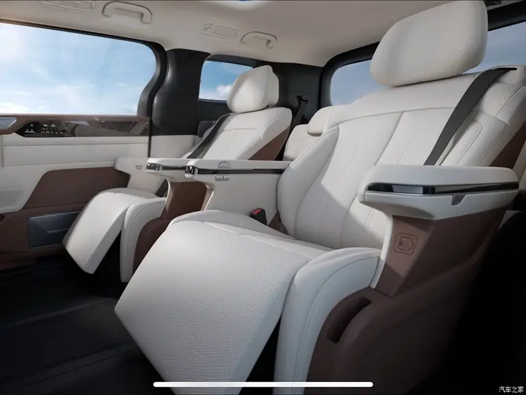 BYD Xia из Китая под заказ — Третий ряд Xia: взрослые места с вентиляцией