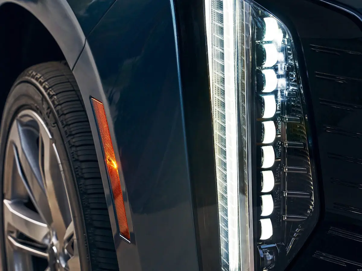 Cadillac Escalade (Кадиллак Эскалейд) из ОАЭ под заказ — Чем удивляет Escalade: Super Cruise, AKG Studio и двери с доводчиком