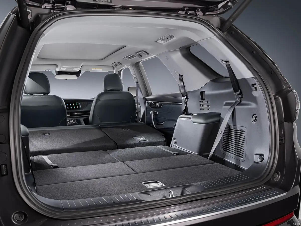 Changan CS95 (Чанган CS95) из Китая под заказ — Багажник 465 л и мультимедиа Feixun Feiyu 3.0