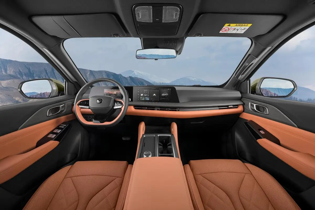 Changan Hunter (Чанган Хантер) из Китая под заказ — Салон Hunter K50: два экрана по 12,3 дюйма и русский интерфейс