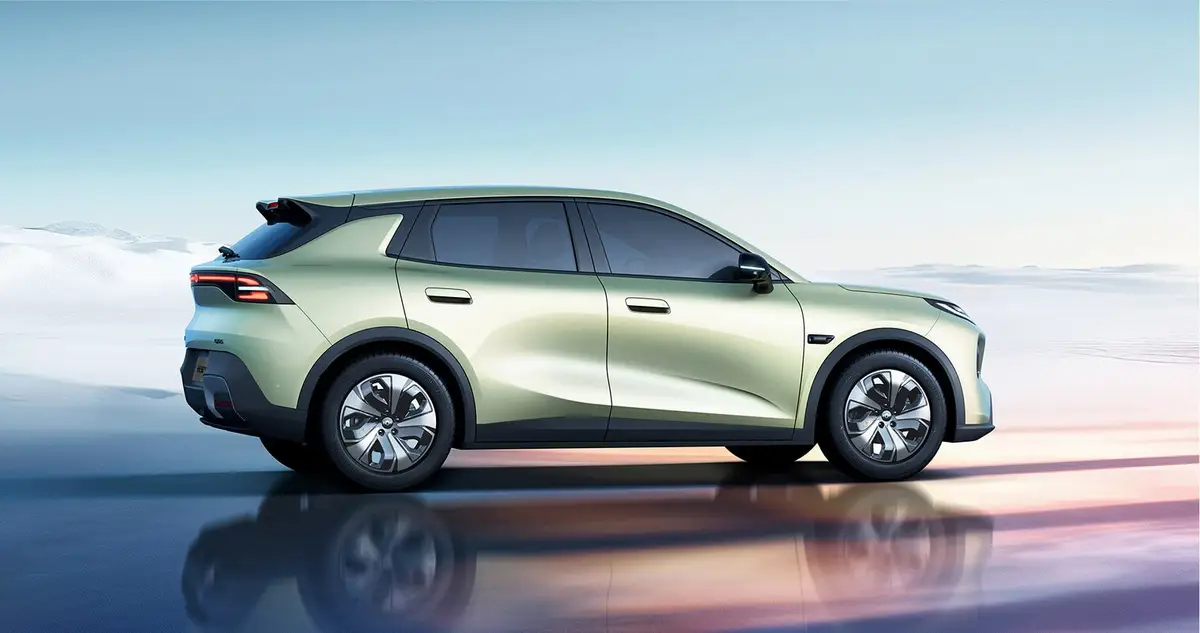 Changan Qiyuan Q05 (Nevo Q05) из Китая под заказ — вид сбоку