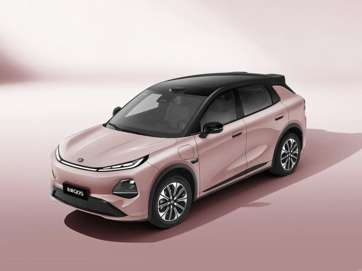 Changan Qiyuan Q05 (Nevo Q05) из Китая под заказ — Дизайн Changan Q05: светодиодная полоса и скрытые ручки