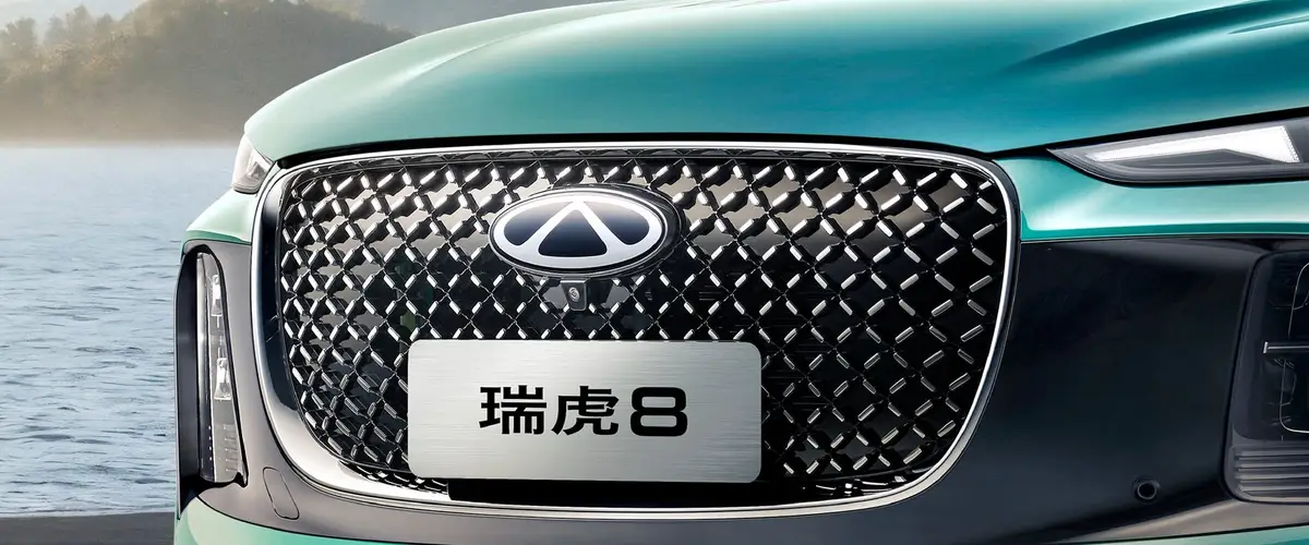 Chery Tiggo 8 (Чери Тигго 8) из Китая под заказ — пятого поколения, зелёный, решётка радиатора и фары крупным планом