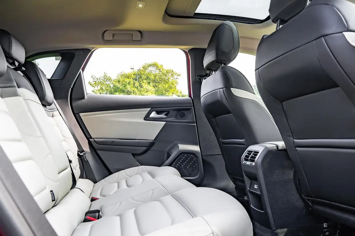 Citroen C5 X (Ситроен C5 X) из Китая под заказ — Комплектации и салон Versailles C5 X