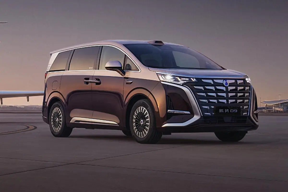 Denza D9 (Денза D9) из Китая под заказ — Сравнение с GAC M8 и Denza N9