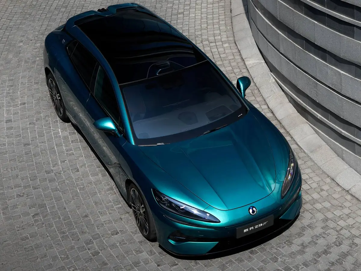 Denza Z9 GT (Денза Z9 GT) из Китая под заказ — Салон Дэнза Z9 GT: 24 динамика и ровный пол