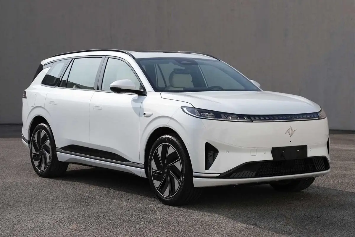 Dongfeng eπ 008 из Китая под заказ — Dongfeng eπ 008: для кого эта машина