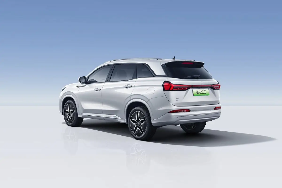 Dongfeng Landian E5 (Донгфенг Ландиан E5) из Китая под заказ — Три мотора третьего поколения
