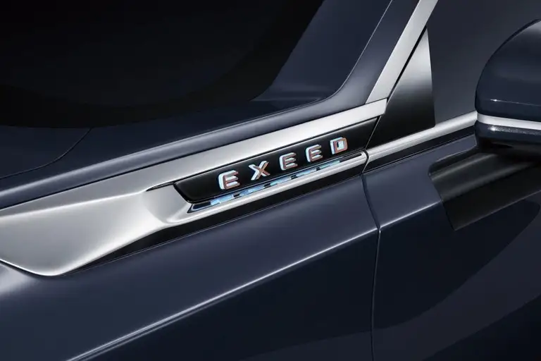 Exeed VX (Эксид VX) из Китая под заказ — Салон Эксид VX: три экрана и русское меню