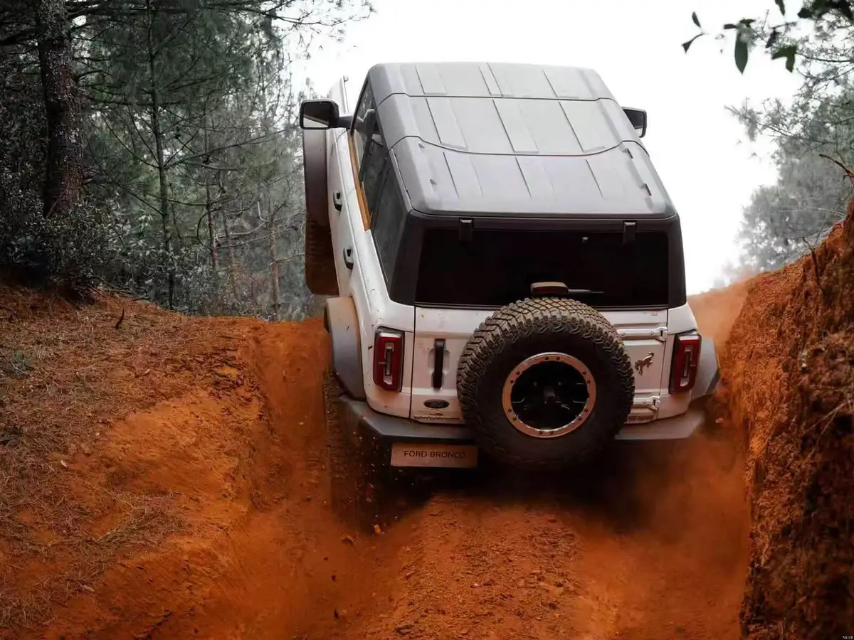 Ford Bronco (Форд Бронко) из Китая под заказ — вид сзади