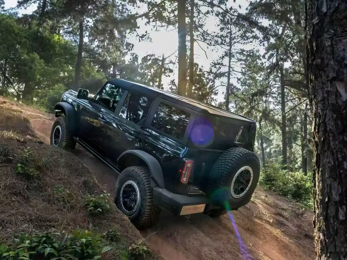 Ford Bronco (Форд Бронко) из Китая под заказ — Кузов на четыре двери и пять мест