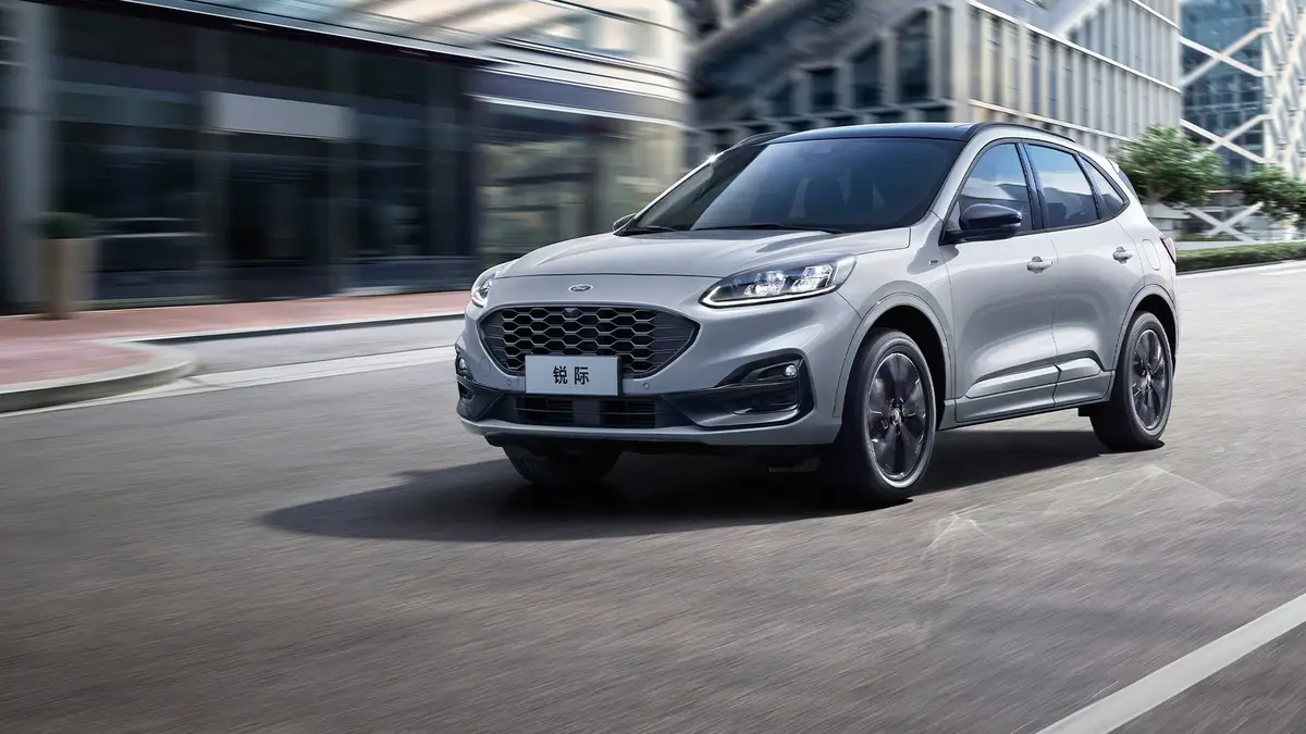 Ford Escape из Китая под заказ — вид спереди в три четверти