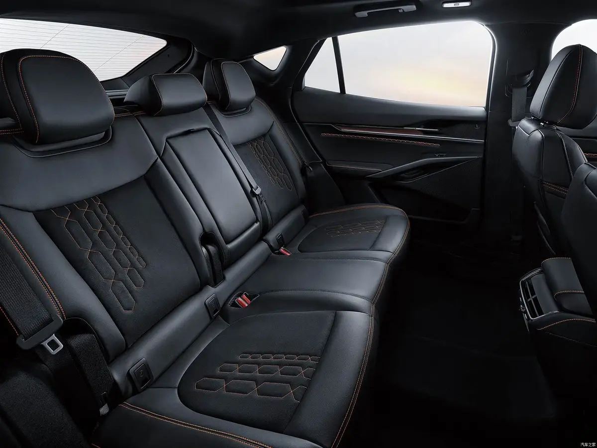 Ford Evos из Китая под заказ — сиденья, салон