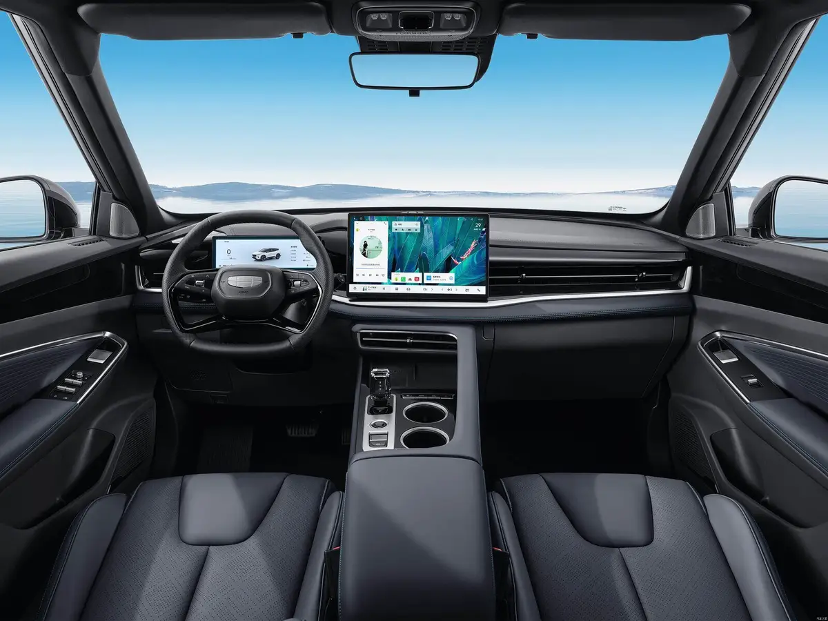 Geely Atlas Cool из Китая под заказ — Салон и мультимедиа Geely Atlas Cool: экран 13,2 дюйма и русификация