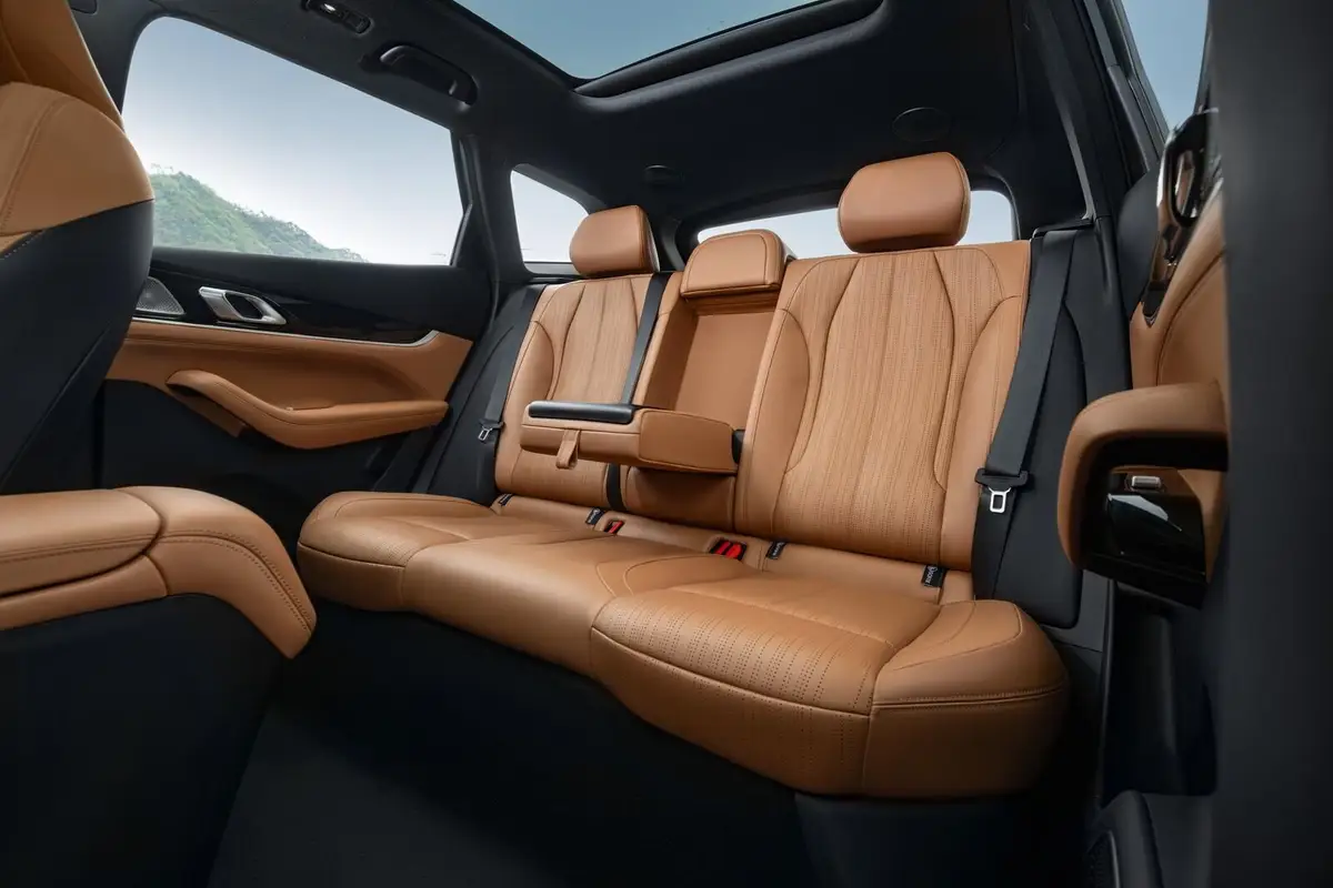 Geely Boyue L из Китая под заказ — Второй ряд, ниши и багажник на 540 литров
