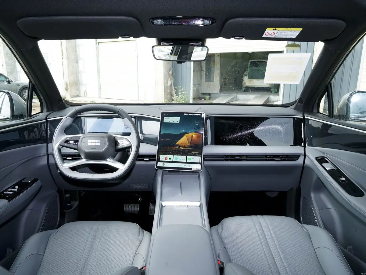 Geely Galaxy L7 из Китая под заказ — салон
