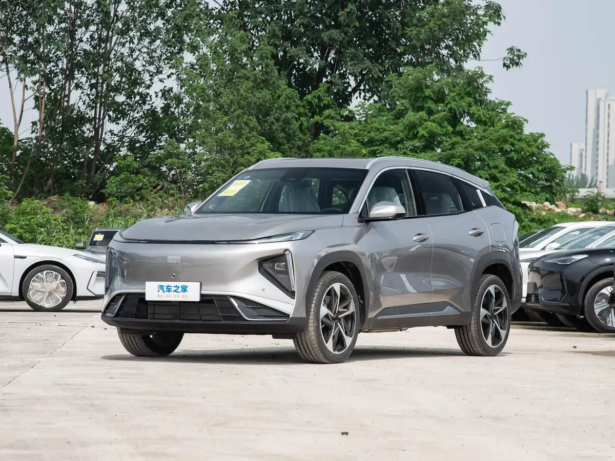 Geely Galaxy L7 из Китая под заказ — Сравнение L7 с BYD Song Plus DM-i
