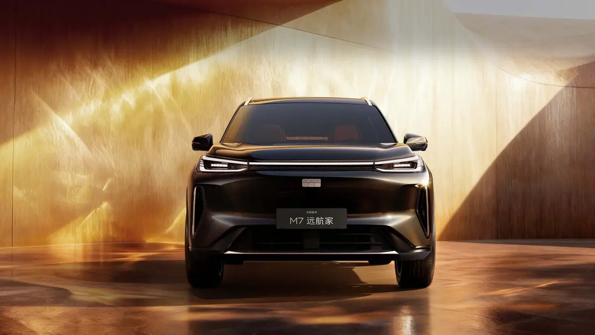 Geely Galaxy M7 (Джили Галакси M7) из Китая под заказ — Город без бензина: 225 км на электричестве