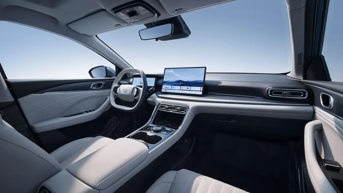 Geely Galaxy Starshine 6 из Китая под заказ — Салон и оснащение: экраны 10,1 и 14,6 дюйма