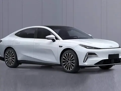 Geely Galaxy Starshine 8 60 км EM-i «Базовая»