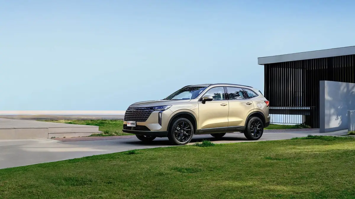 Haval H6 (Хавал H6) из Китая под заказ — вид спереди в три четверти