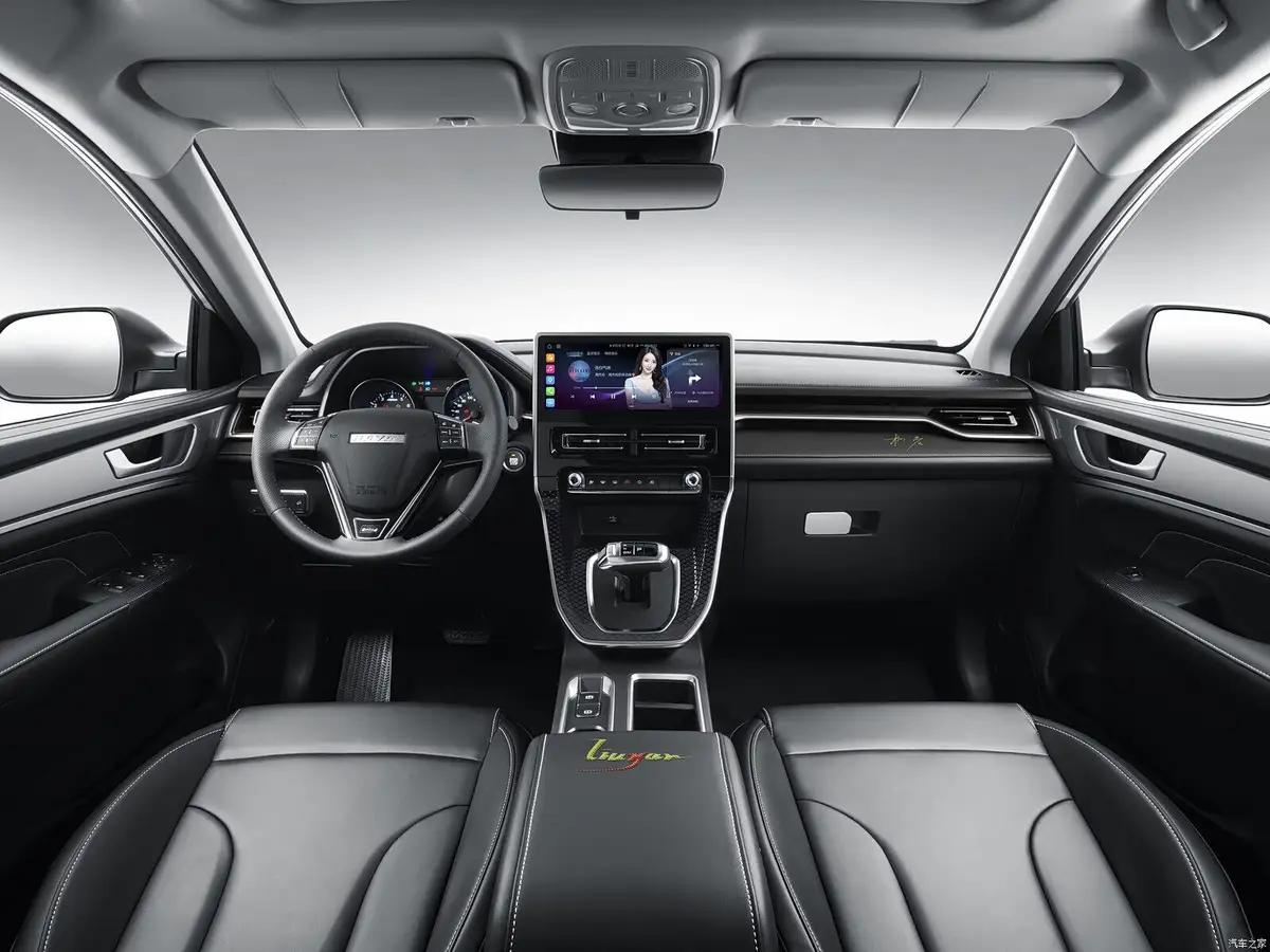 Haval M6 (Хавал M6) из Китая под заказ — Салон Haval M6: экран 12,3 дюйма и честная отделка