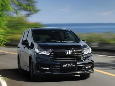 Honda Odyssey 2.0L e:HEV «Лидер Комфорт»