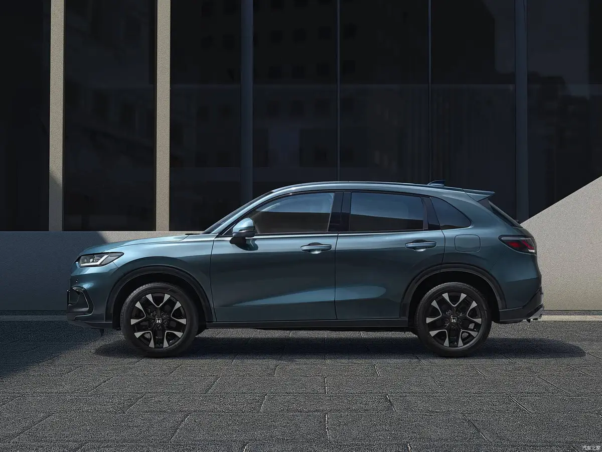 Honda ZR-V из Китая под заказ — Низкопрофильные колёса и базовый вариант на 17 дюймах