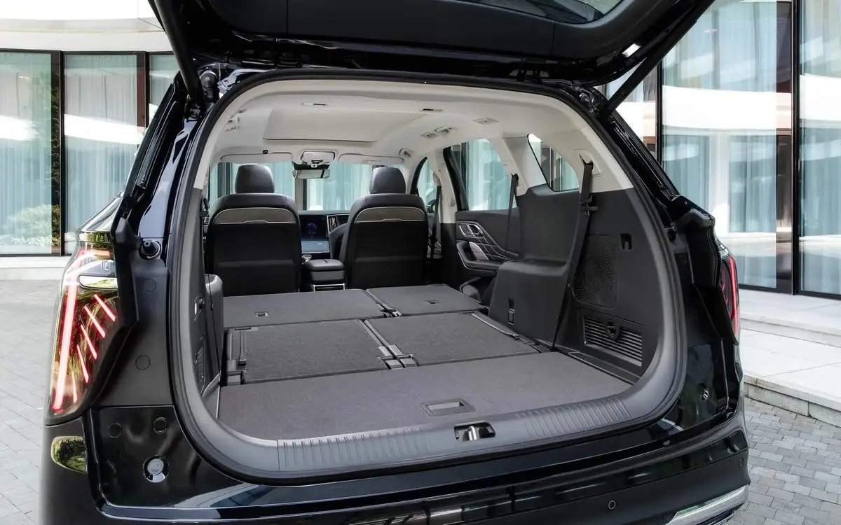 Hongqi HS7 (Хончи HS7) из Китая под заказ — багажник и три ряда сидений