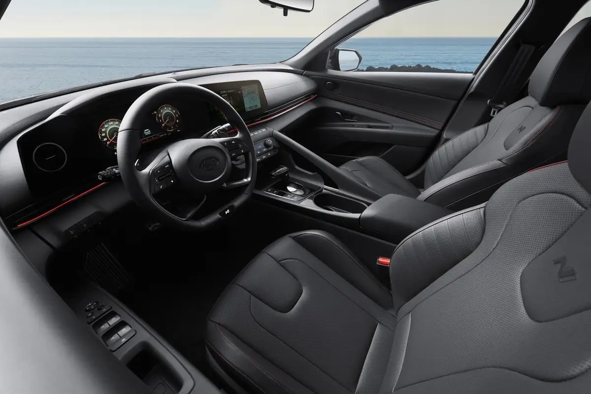 Hyundai Elantra (Хендай Элантра) из Китая под заказ — Кому подойдёт Hyundai Elantra, а кому — нет