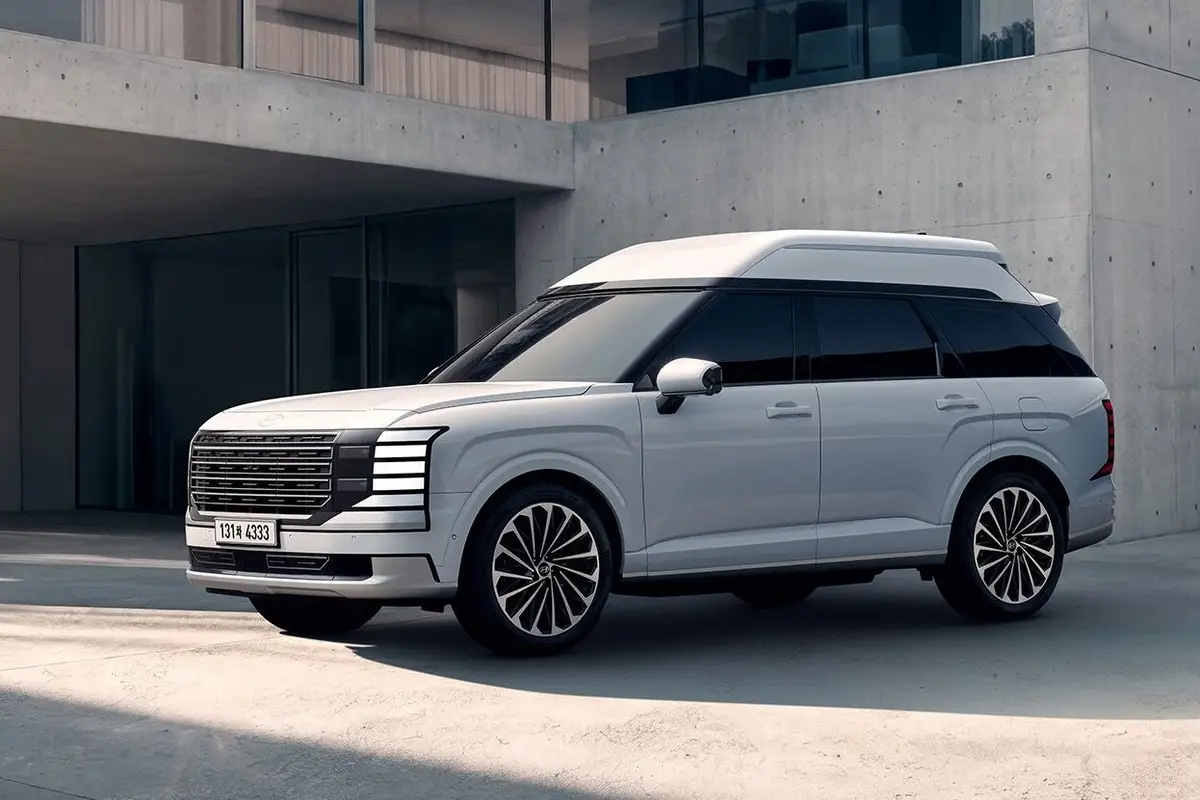 Hyundai Palisade (Хендай Палисад) из Китая под заказ — Белый у здания